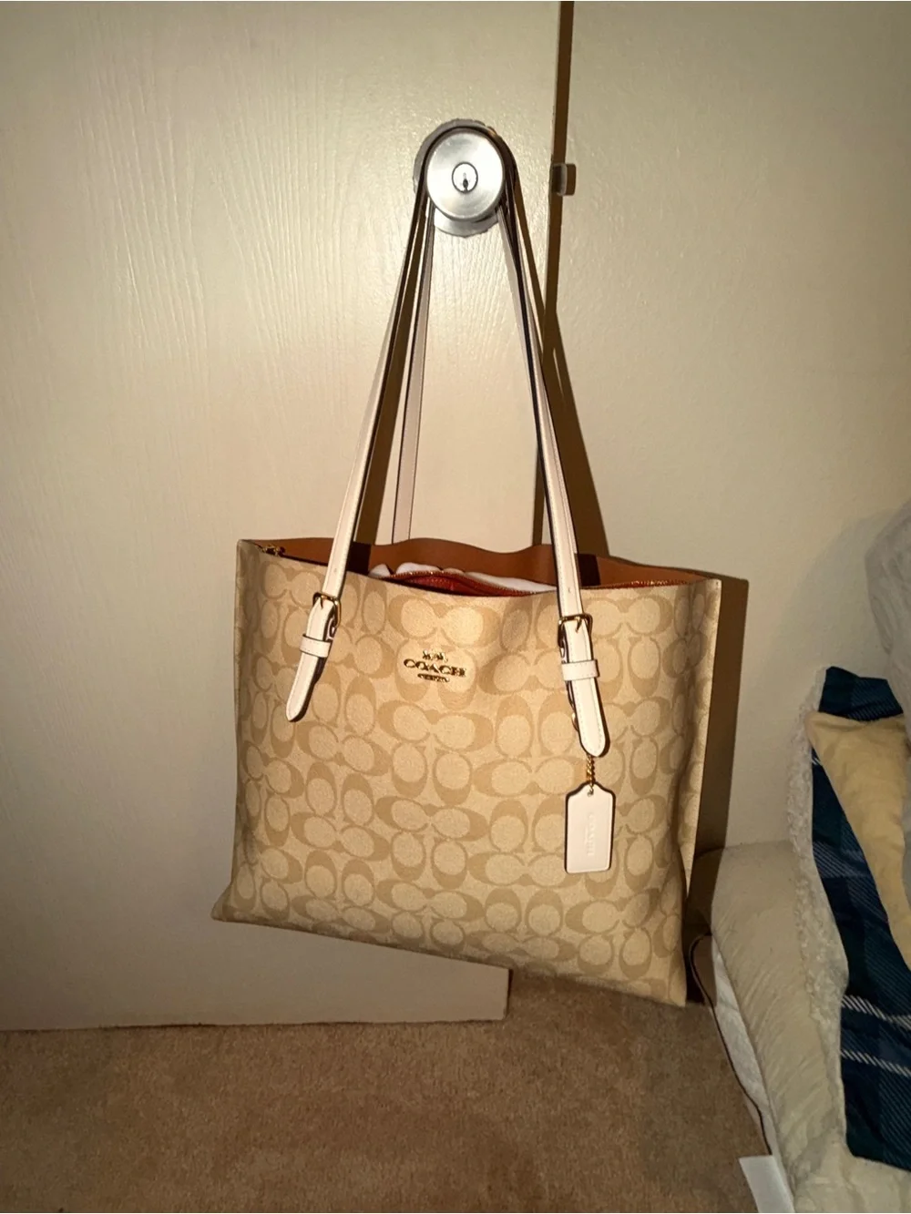 COACH Light Khaki Signature Mollie Tote Bag 🤍